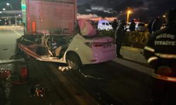 TIR’a arkadan çarpan otomobilin sürücüsü öldü