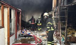 Market deposu ve bitişiğindeki iş yeri yandı