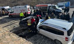 Otomobil ile hafif ticari araç çarpıştı: 2 ölü, 2 yaralı