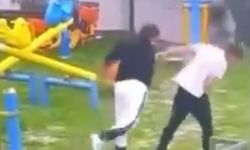 Parkta akran zorbalığı kamerada; 2 gözaltı