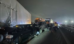 Otoyolda büyük kaza: 17 araç çarpıştı, 7 yaralı