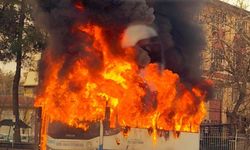 Seyir halindeki halk otobüsü alev alev yandı