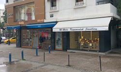 Son anda kapıyı kapatan kuyumcu, soygunu önledi