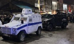 Hakkari'de taşlı sopalı kavga; yaralılar var