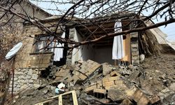 Hakkari’de aşırı yağışlardan dolayı bir ev yıkıldı