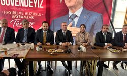 AK Parti Hakkari İl Teşkilatı bayramlaşma programı düzenledi