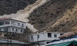 Hakkari sınırında çığ anları kameralarda