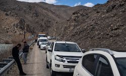 Hakkari- Yüksekova yolunda ulaşım durma noktasına geldi