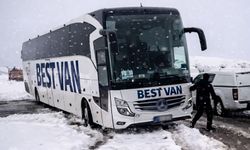 Suwara Kutra Geçidi’nde kar ve tipi hayatı felç etti