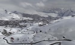 Hakkari’de dağlar beyaza büründü