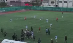 Amatör maçta tekmeli yumruklu kavga