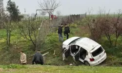 Kontrolden çıkan otomobil tarlaya uçtu: 4 yaralı