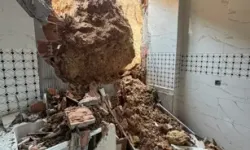 Cizre'de heyelan evde hasara neden oldu