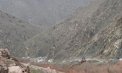 Hakkari–Yüksekova yolunda heyelan: Trafik kısa süreli aksadı