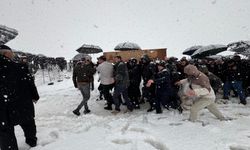 Acı veda: Çift ve bebekleri Hakkari’de defnedildi