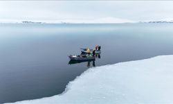 Bitlis'te Nazik Gölü'nde buzlar kısmen çözüldü