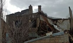 Yüksekova’da yıkım mağduru aile destek bekliyor