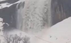 Beytüşşebap’ta çığ düşme anı kamerada