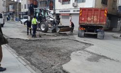Hakkari’de hasar gören yollar onarılıyor