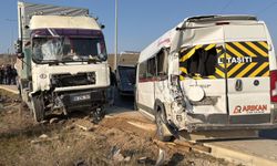 Eskişehir'de TIR, 4 araca çarptı; 12 yaralı