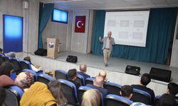 Hakkari’de “Gelecekten Geleceğe Aile” konulu söyleşi