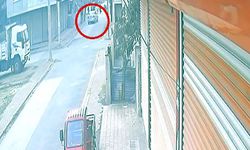 Husumetlileri evin önünde 2 kişiyi yaraladı