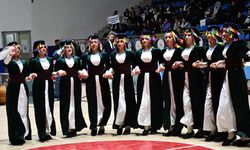 Hakkari'de halk oyunları il birinciliği yarışması yapıldı