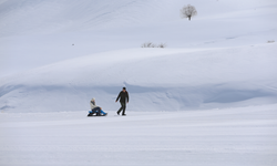 Hesarek Kayak Merkezi'nde ilkbaharda kayak keyfi