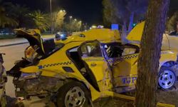 Makas atan otomobil taksiye çarptı: 3 yaralı