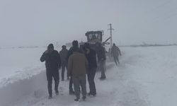 Kara saplanan 12 araç ve içindekiler kurtarıldı