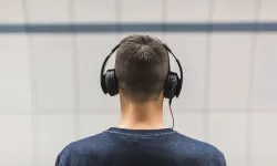 Kulaklık kullanımında 8 saat uyarısı