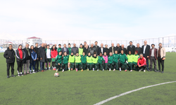 Köy ve mahalle muhtarlarından kadın takımına ziyaret