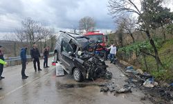 Hafif ticari araç ile kamyon çarpıştı: 2 ölü, 2 ağır yaralı