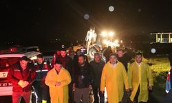 Su altında kalan evdeki 10 kişilik aile kurtarıldı