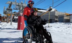 Tekerlekli sandalyede kayak yapma hayalini gerçekleştirdi