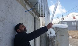 Termometreler eksi 18’i gösterdi, buz sarkıtları uzadı