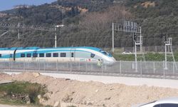 Trenin çarptığı yaya hayatını kaybetti