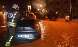 Turgutlu’da sağanak hayatı felç etti