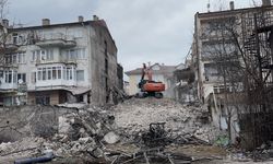 Kontrolsüz yıkım, komşu dairenin duvarını yıktı