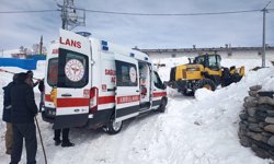 Kapalı köy yolunda 4 saatlik mücadele