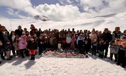 Başkan Kaya’dan sporcu çocuklara kar sürprizi