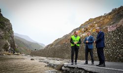 Taşkın nedeniyle kapanan yol için yoğun mesai