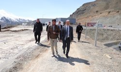 Vali Taşyapan, heyelan bölgesinde incelemelerde bulundu