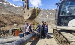 Hakkari’de heyelan su hattını çökertti, ekipler sahada