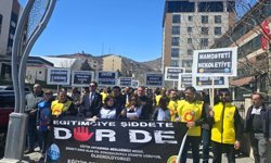 Hakkari’de Eğitimciler sokağa indi: Şiddete dur Dedi!