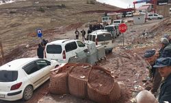 Hakkari’de sınır geçişlerinde kilometrelerce kuyruk
