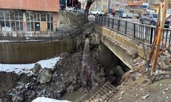 Hakkari’de her yıl aynı sorun: Dereye kanalizasyon akıyor