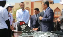 Şırnak'ta Vali Ekici Silopi'de öğrencilerin bilim çalışmalarını inceledi