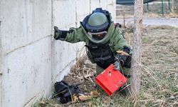 Bomba uzmanları ölümüne dikkatle görevde