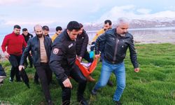 Van Gölü'nde donma tehlikesi: 1 kişi kurtarıldı